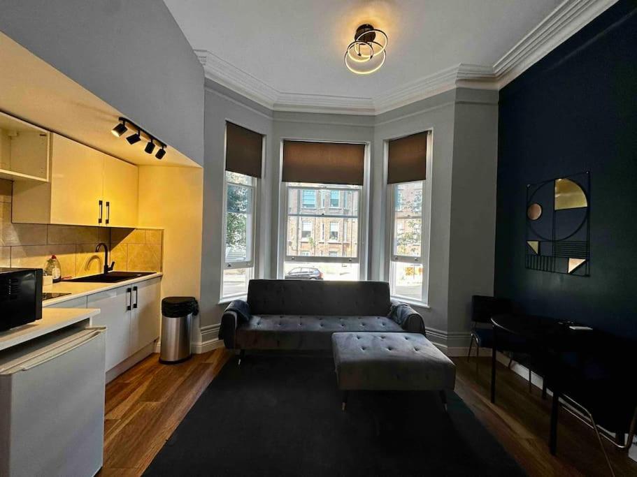 Apartamento Stylish Studio For 3 Near Regent'S Park N3 Londres Exterior foto