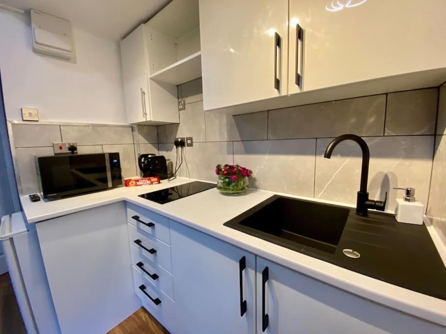 Apartamento Stylish Studio For 3 Near Regent'S Park N3 Londres Exterior foto